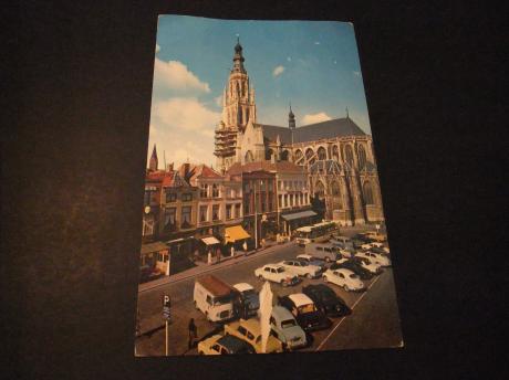 Breda Grote Markt met toren van de St. Antoniuskerk